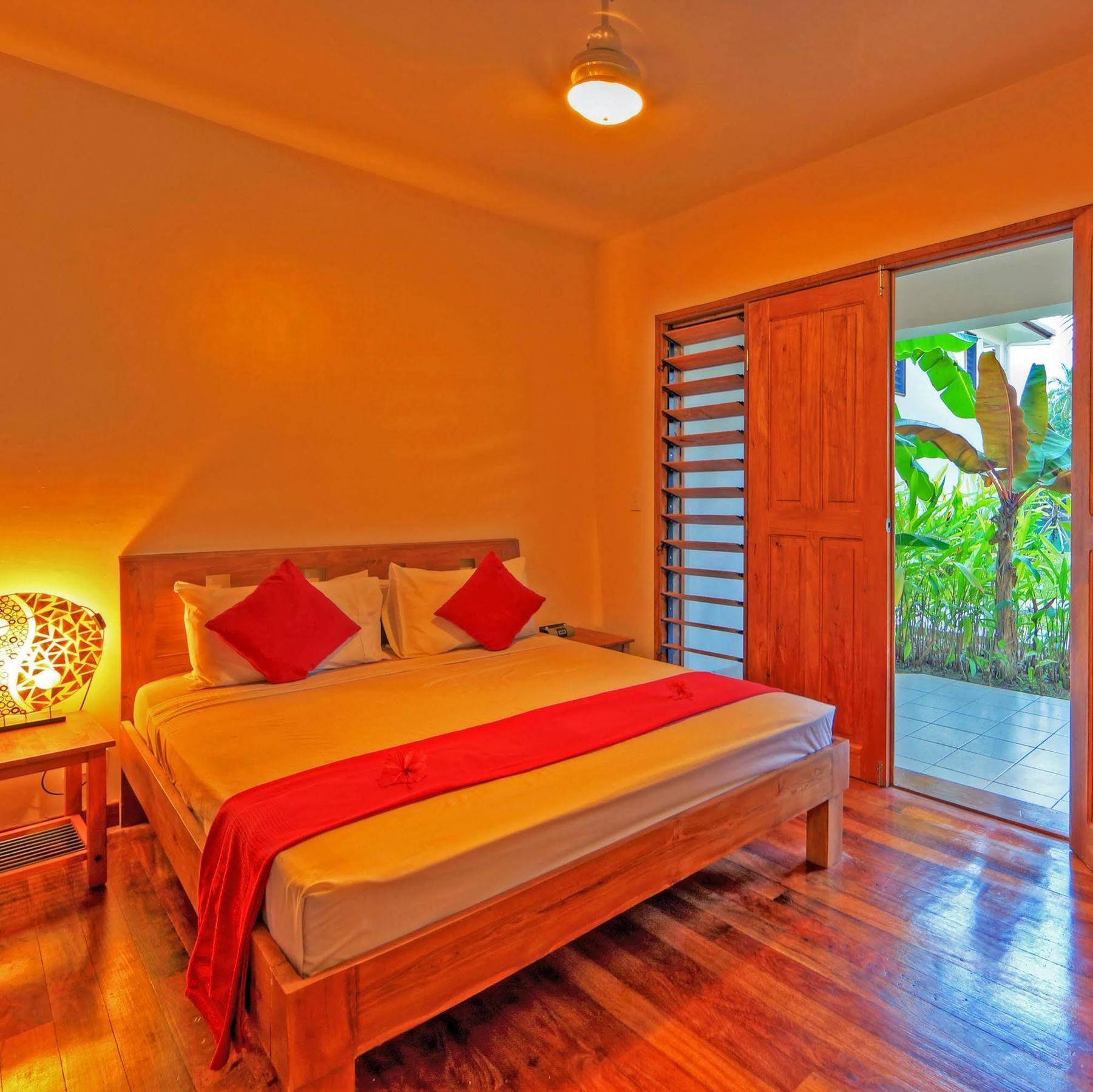 Tropicana Lagoon Apartments Port Vila Exteriör bild